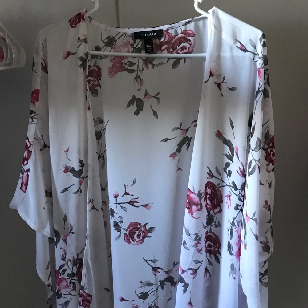Torrid white floral kimono/wrap/shawl